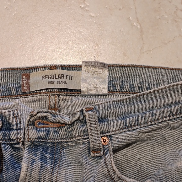 Men's Levi's 505 Regular Fit 34x36 Ripped and distressed - Picture 3 of 9